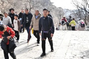 从助力登山到服务生活 养老机器人规模化应用还有多远